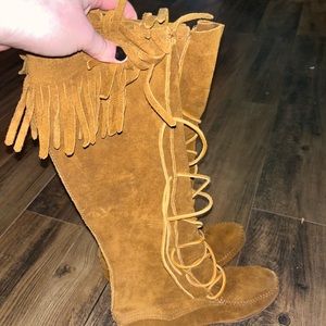Minnetonka lace up moccasins